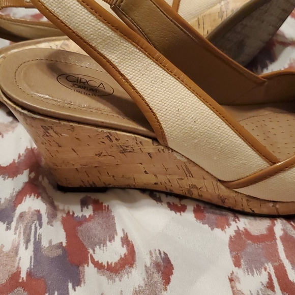 Circa Joan & David Wedge Sandals EUC - Picture 2 of 4